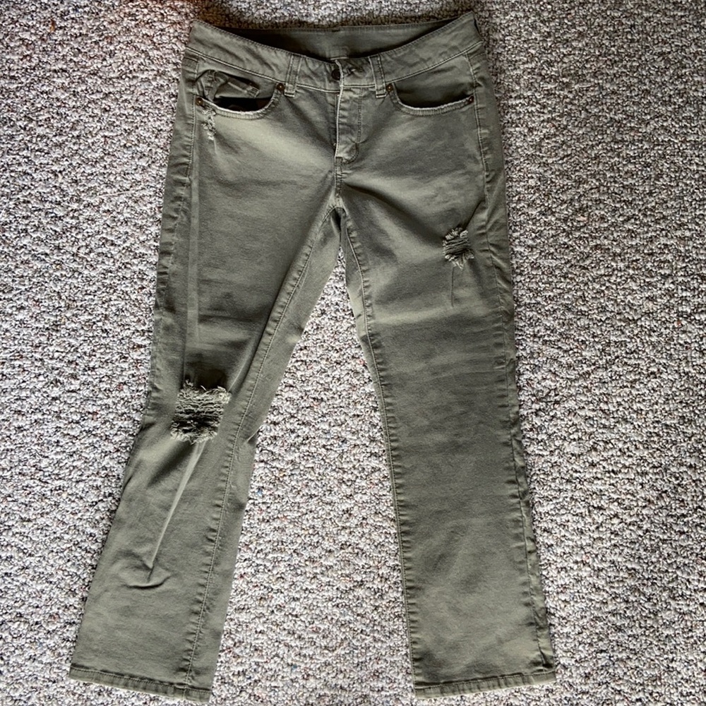 Green capris